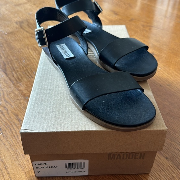 Steve Madden Black sandals sz 7 - Picture 2 of 6